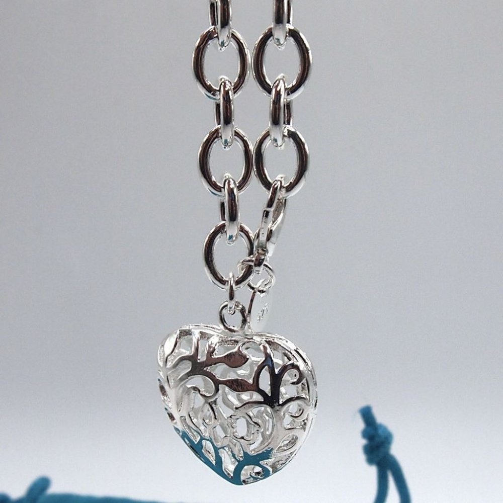 Beautiful Carved Heart Pendant Bracelet Stamped .925 Solid Sterling Silver - Picture 10 of 11